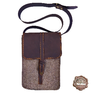 Jagdausrüstung von AKAH Messenger-Tasche Wollfilz 60151000